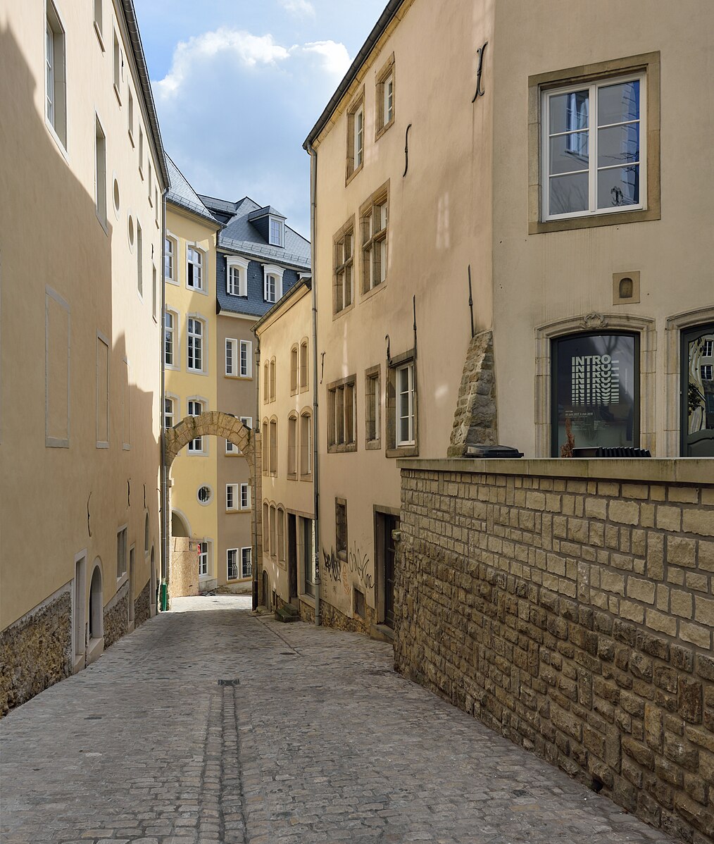 Cobblestone street with historic buildings in Luxembourg City’s Old Town